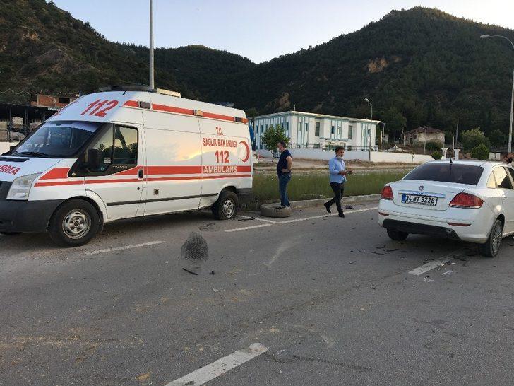 Bilecik’te otomobille ambulans çarpıştı, 1 yaralı G4