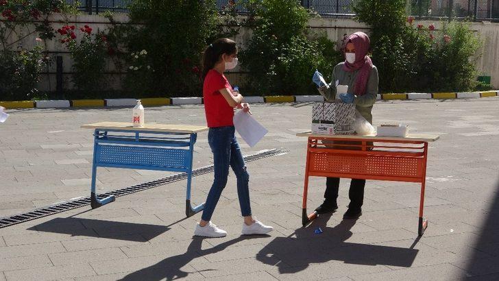 Uşak’ta YKS heyecanın ikinci ve üçüncü oturumları başladı G2