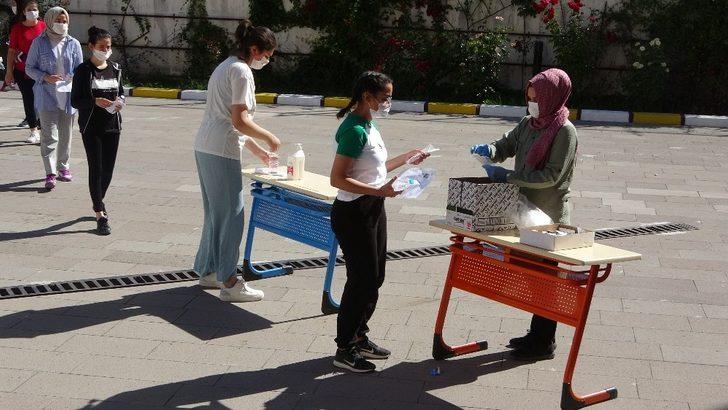 Uşak’ta YKS heyecanın ikinci ve üçüncü oturumları başladı G3