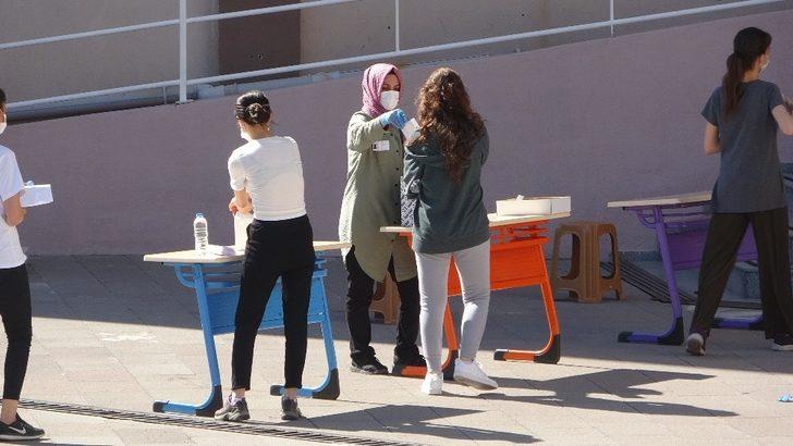 Uşak’ta YKS heyecanın ikinci ve üçüncü oturumları başladı G4