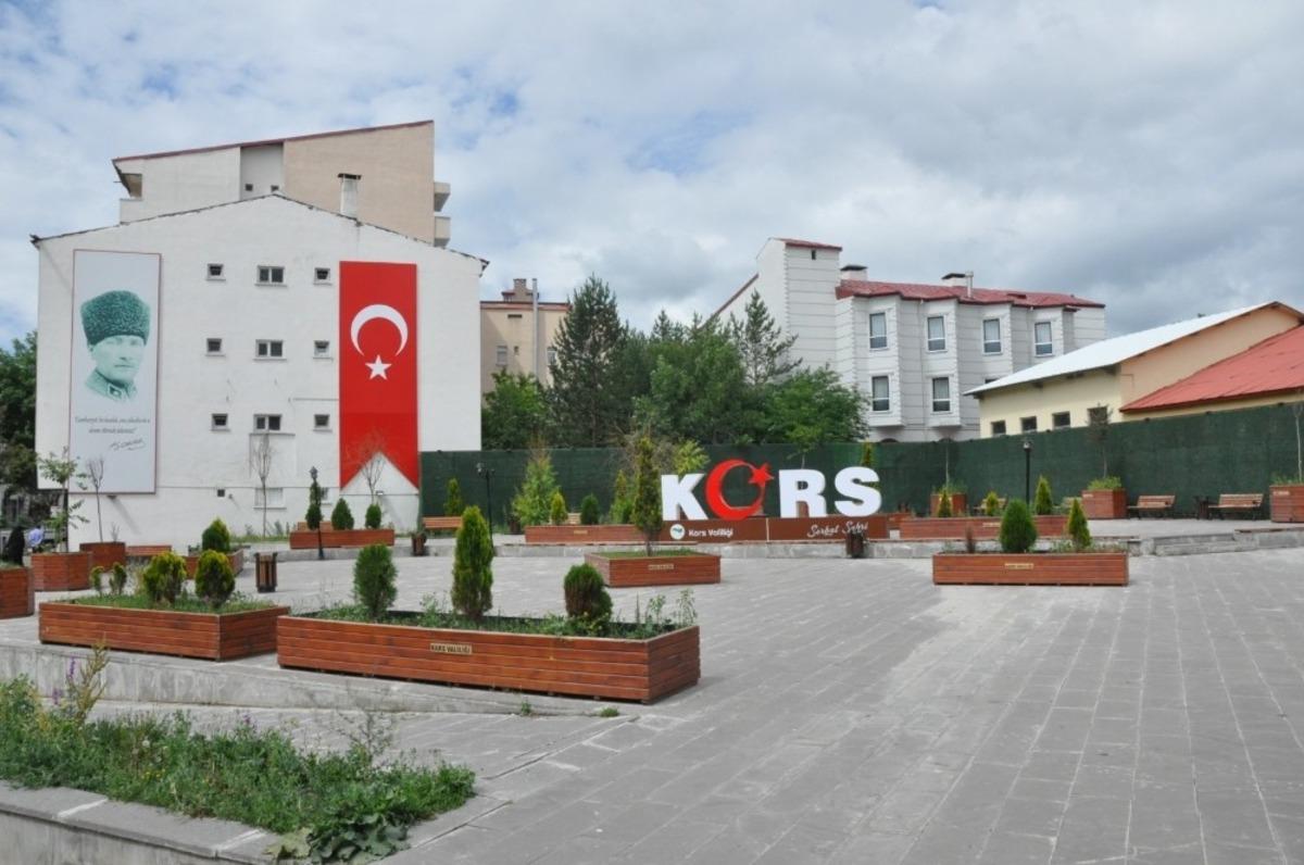 Karslılar sokağa &ccedil;ıkma yasağına uyuyor