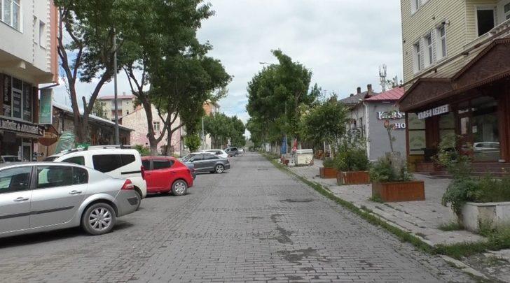 Karslılar sokağa çıkma yasağına uyuyor G2