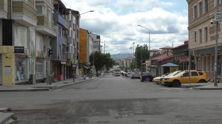 Karslılar sokağa çıkma yasağına uyuyor G3