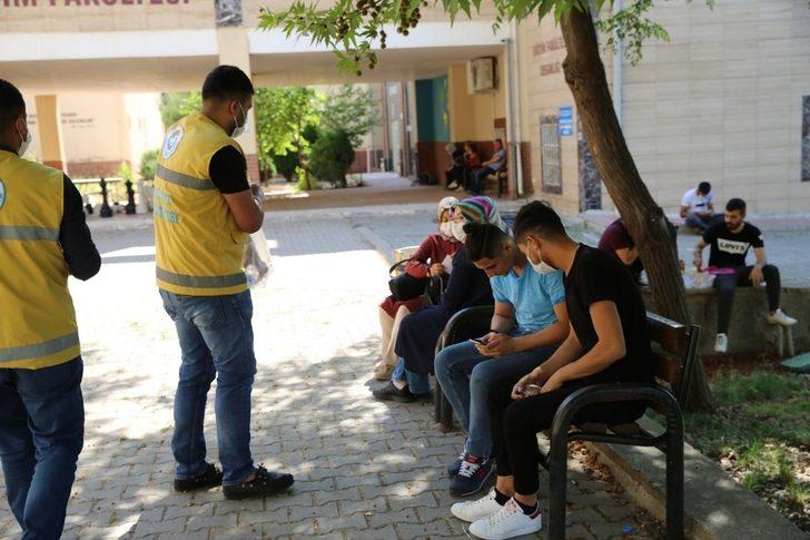 Sınava giren öğrencilere su dağıtıldı G4