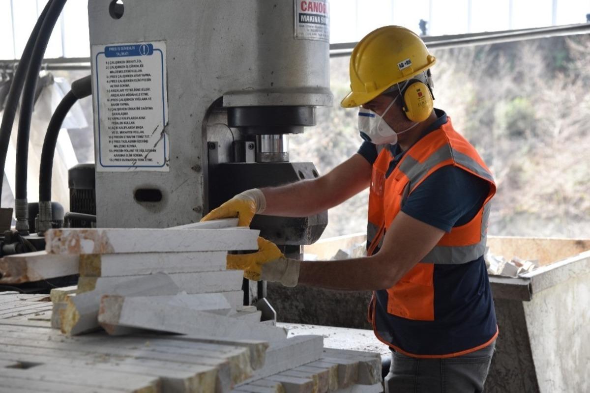 Yılda 25 bin ton doğal taş, nakış gibi işleniyor