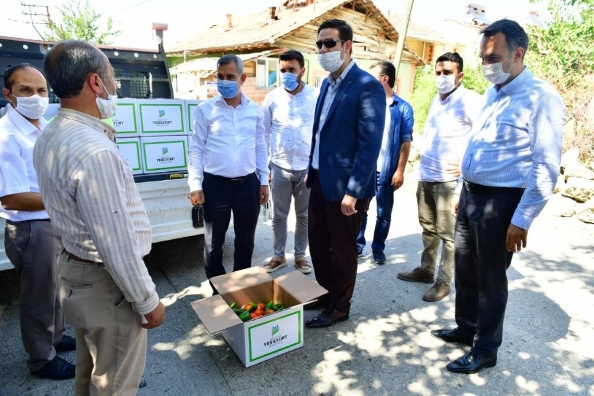 Yeşilyurt&rsquo;ta karantinadaki vatandaşlara gıda desteği
