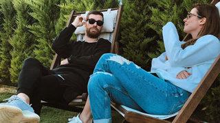 Ezgi Eyüboğlu ve Oğulcan Engin bin TL'lik şezlonglarda keyif yaptı