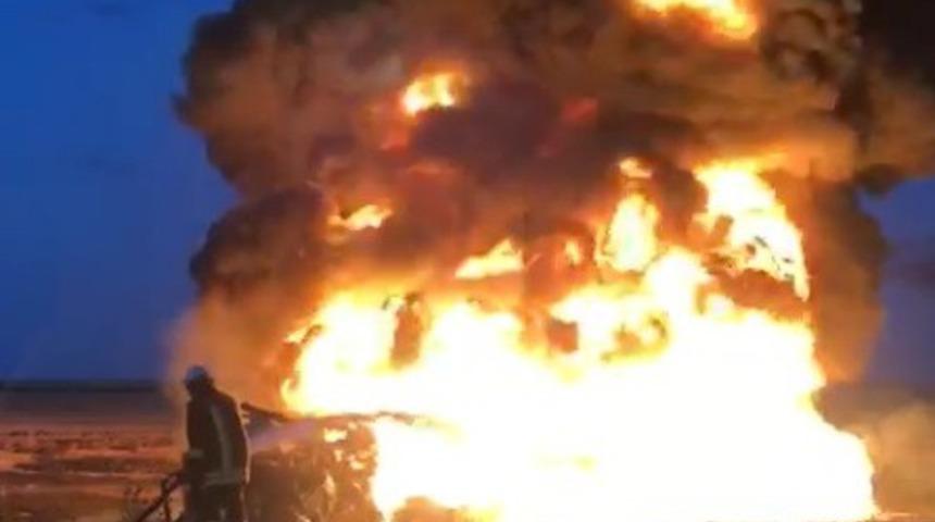 Sınırdaki anız yangını park halindeki aracı k&uuml;l etti