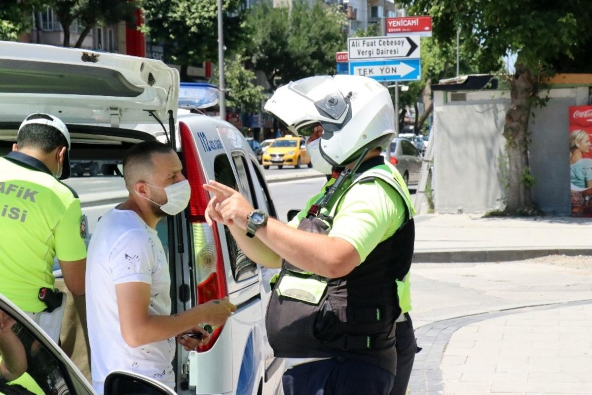 Y&uuml;ksek sesle m&uuml;zikten ceza yiyince b&ouml;yle tepki g&ouml;sterdi