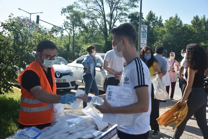 Belediyeden YKS adaylarına maske ve hijyen desteği G1