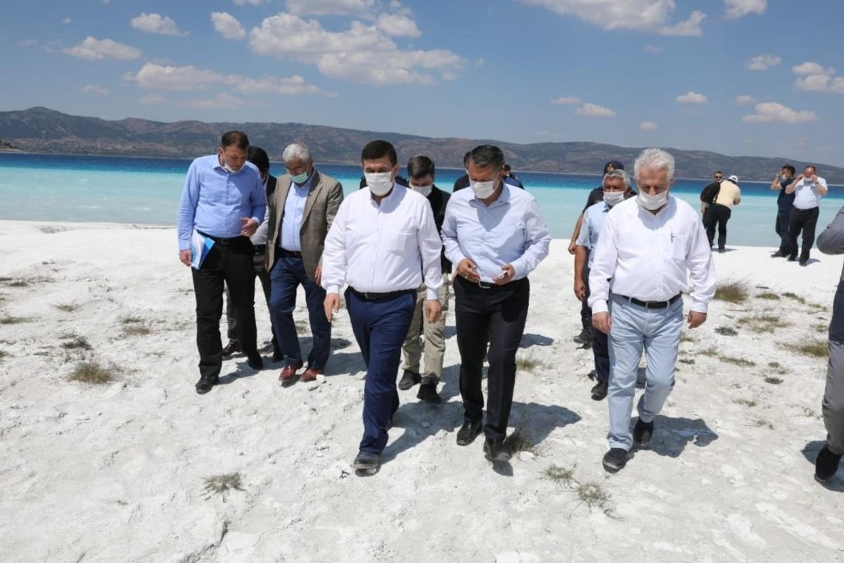 Burdur Valisi Arslantaş Salda G&ouml;l&uuml;&rsquo;nde incelemelerde bulundu