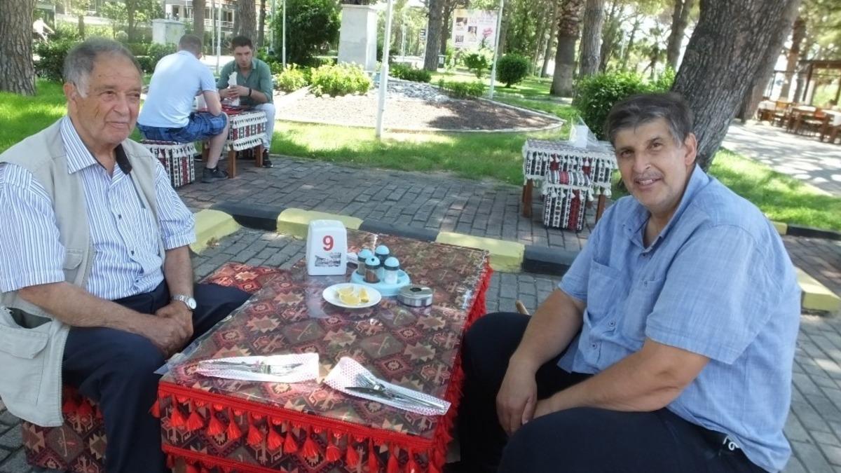 Burhaniyeli lokantacı a&ccedil;ları doyurdu bir yılda ikinci iş yerini a&ccedil;tı