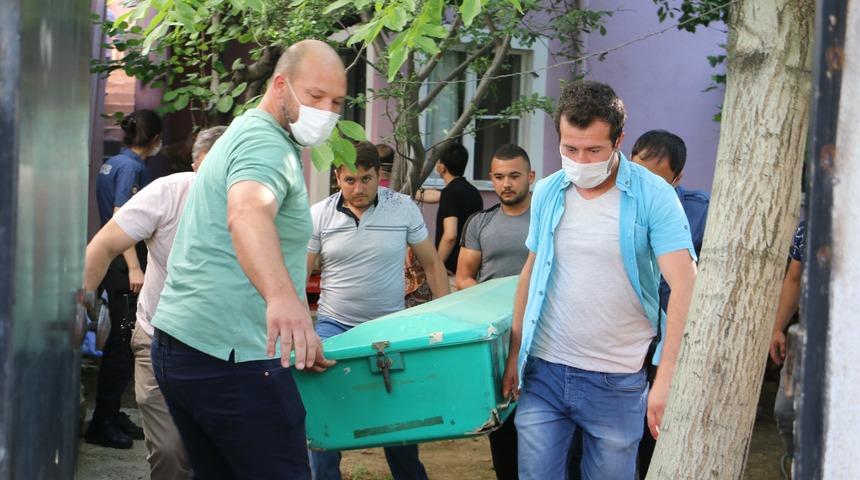 Bunalıma girdiği iddia edilen yaşlı kadın evinde asılı bulundu