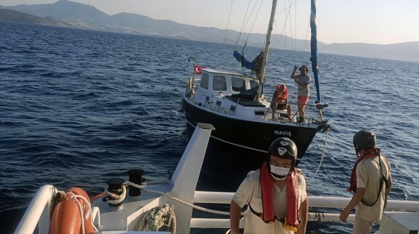 Bodrum a&ccedil;ıklarında makine arızası yapan tekne kurtarıldı