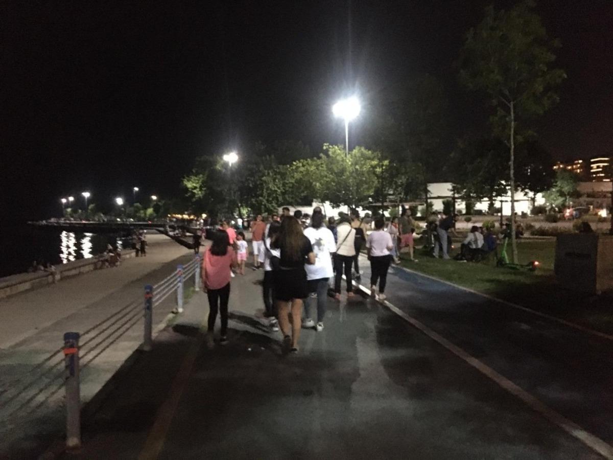 Caddebostan sahilinde  &rsquo;sosyal mesafesiz&rsquo; yoğunluk