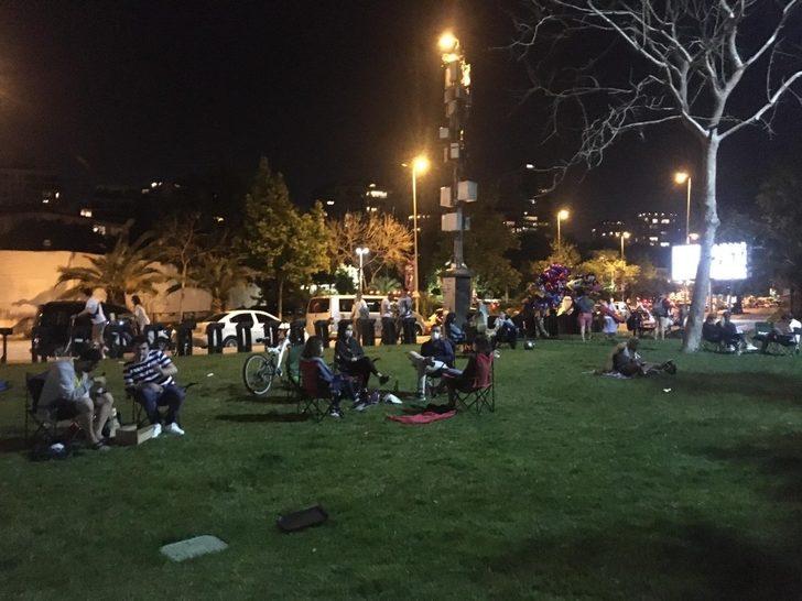 Caddebostan sahilinde  ’sosyal mesafesiz’ yoğunluk G2