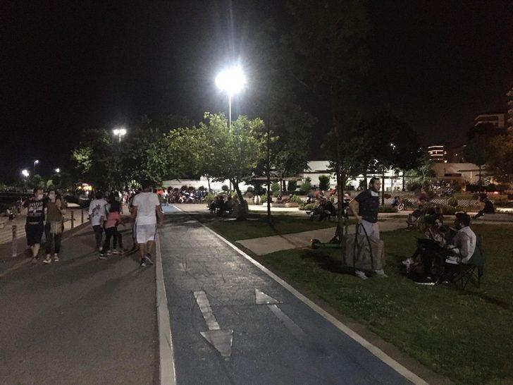 Caddebostan sahilinde  ’sosyal mesafesiz’ yoğunluk G3