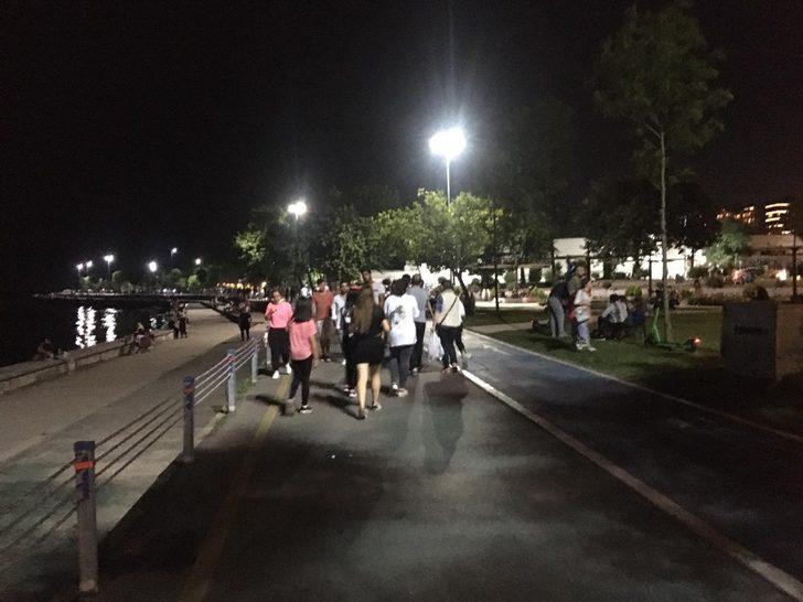 Caddebostan sahilinde  ’sosyal mesafesiz’ yoğunluk G4