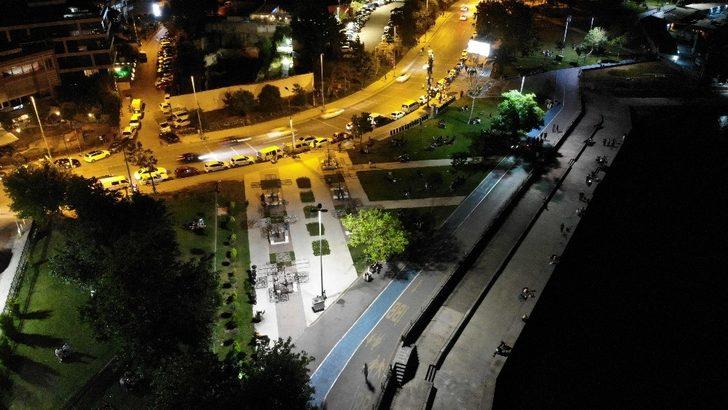 Caddebostan sahilinde  ’sosyal mesafesiz’ yoğunluk G5