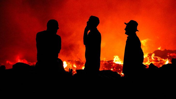 Yer: Antalya! Büyüyen alevleri kimi oturarak kimi ayakta izledi G4