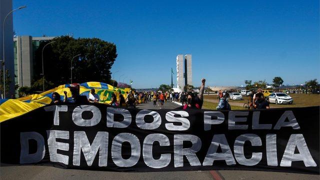 Brezilya'da Bolsonaro karşıtları da protesto gösterileri düzenliyor: 