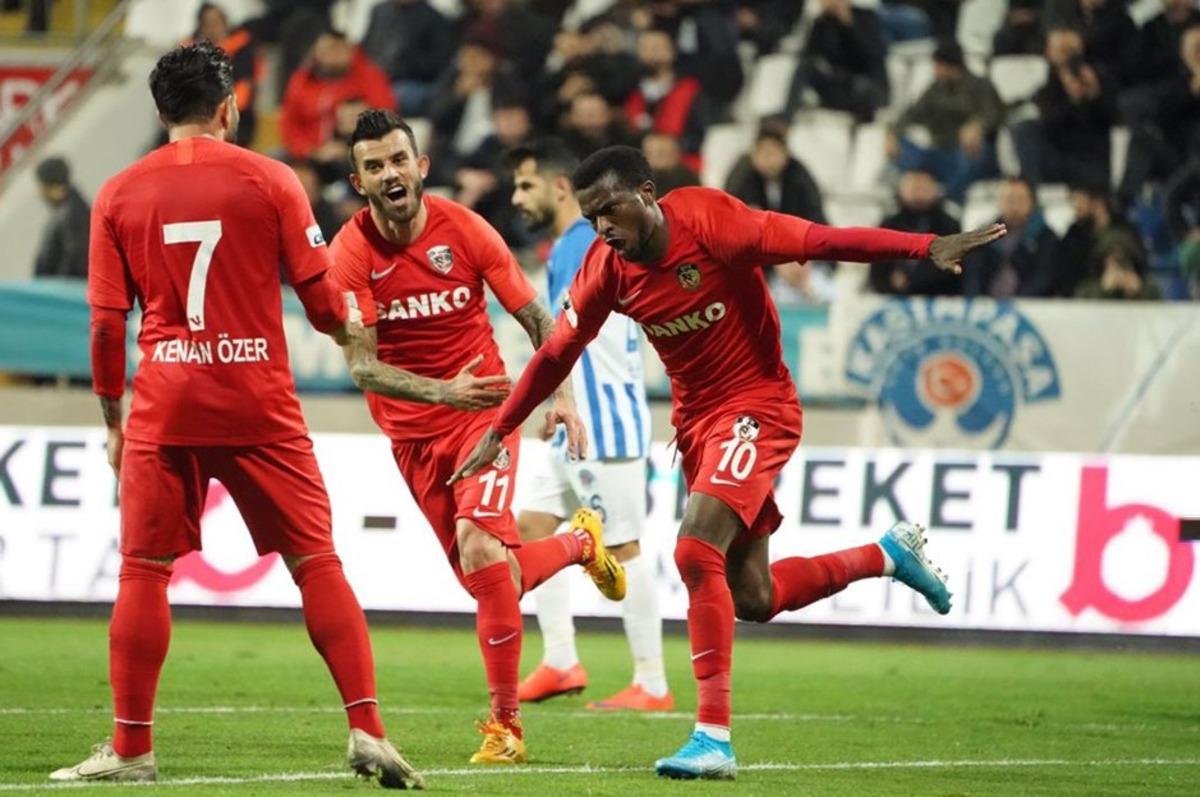 Fenerbah&ccedil;e i&ccedil;in flaş transfer iddiası! Kayode...