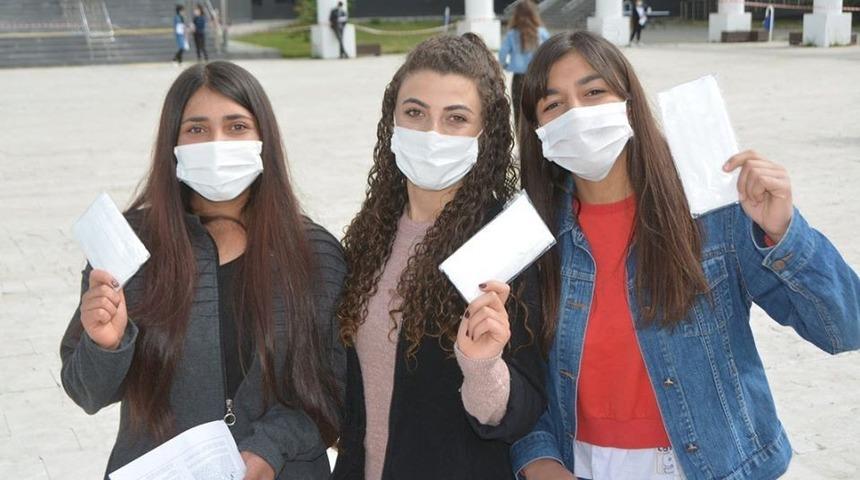Belediyeden YKS sınavına giren &ouml;ğrencilere maske