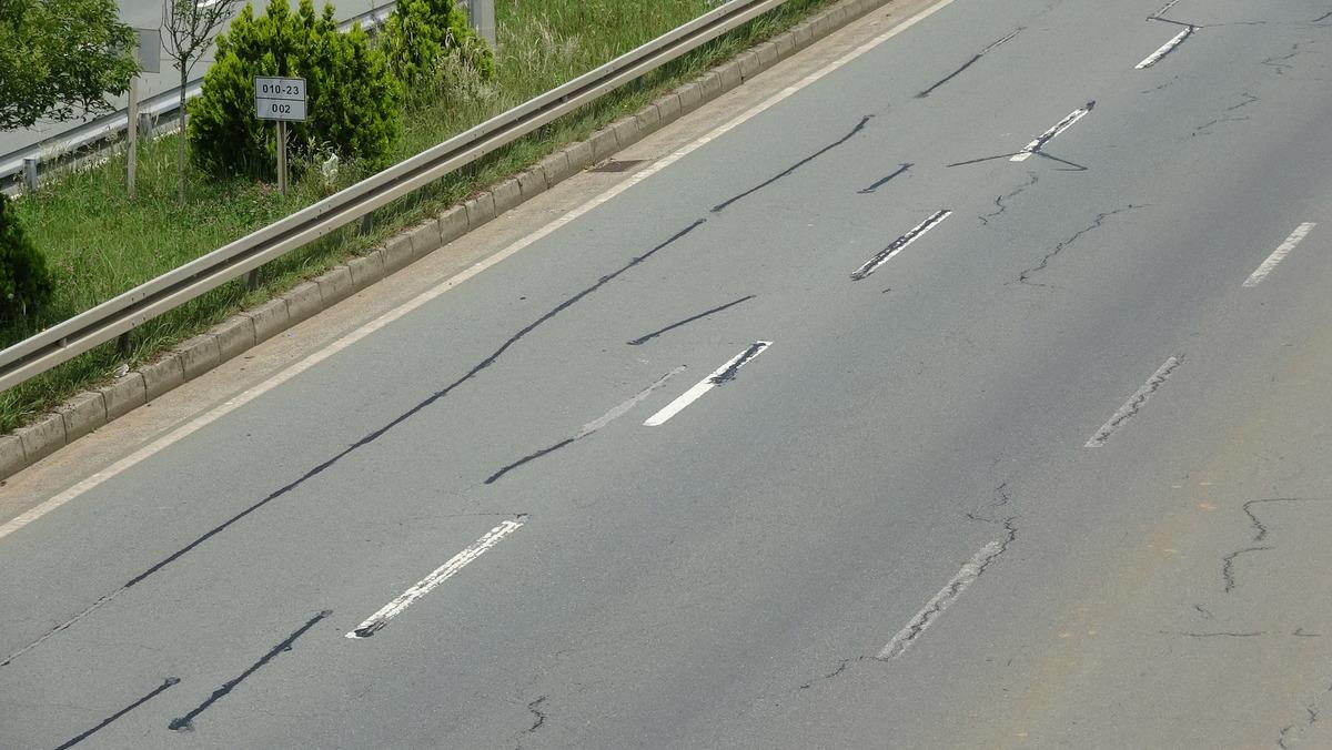 Karadeniz Sahil Yolu'nda '&ccedil;atlak' tehlikesi