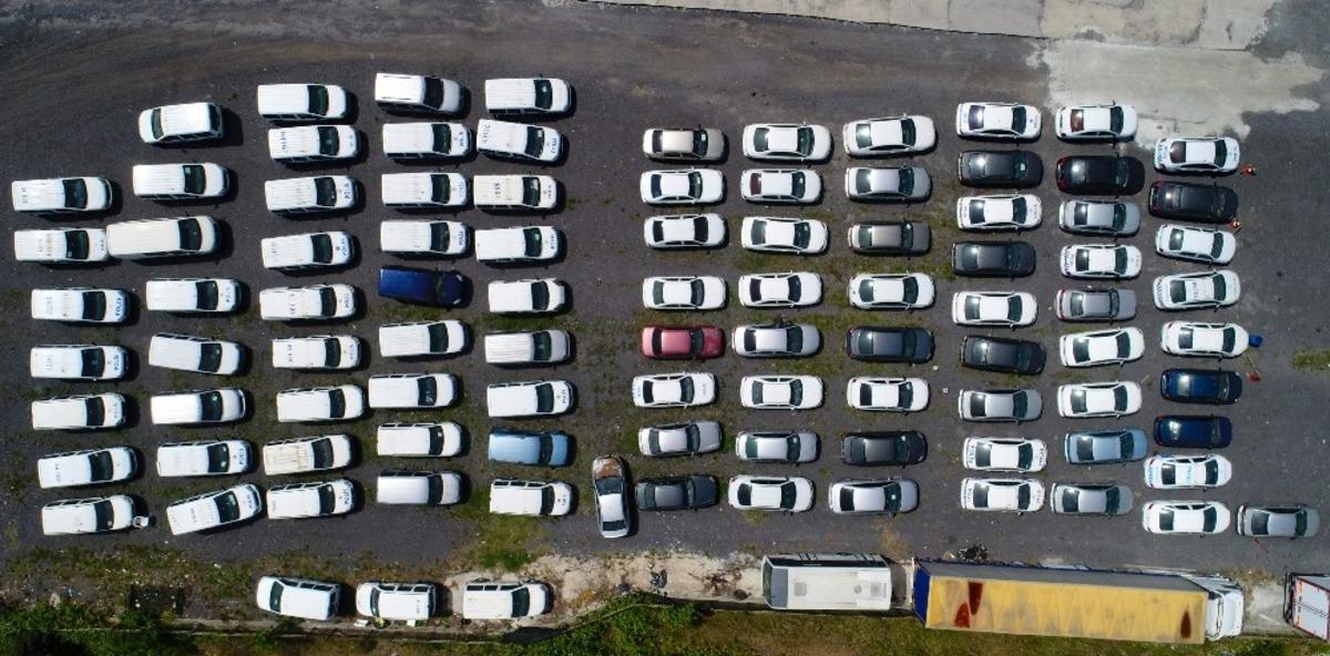  Servet değerindeki otomobiller &ccedil;&uuml;r&uuml;meye terk edildi