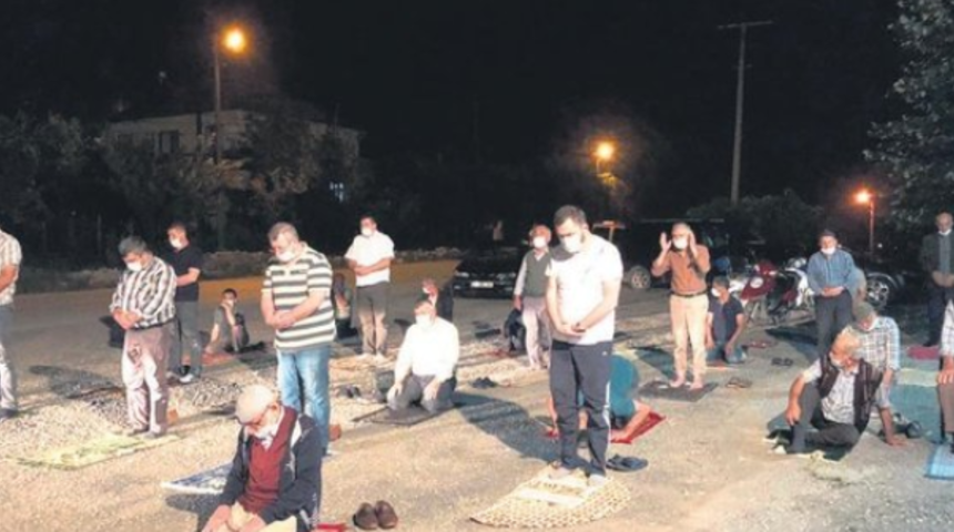 Kahvehane &ouml;n&uuml;ndeki namazla ilgili yeni gelişme! Diyanet İşleri Başkanı devreye girdi