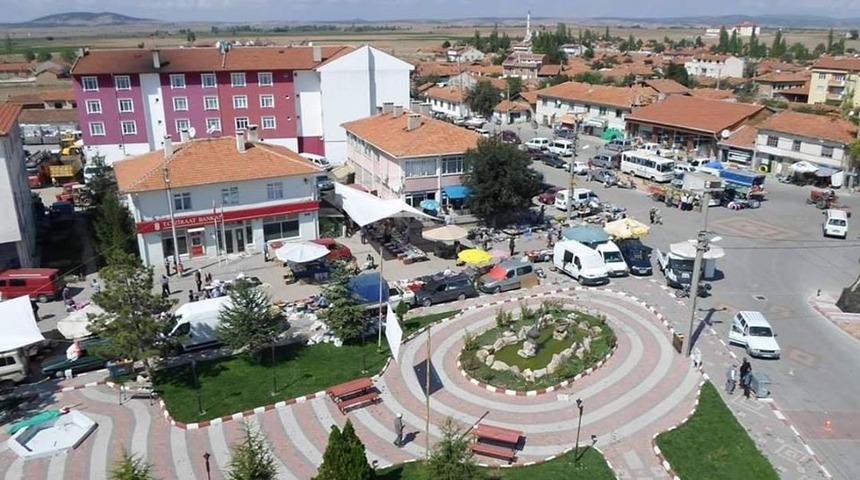 Aslanapa&rsquo;da il&ccedil;e pazarı bir g&uuml;n gecikmeli a&ccedil;ılıyor