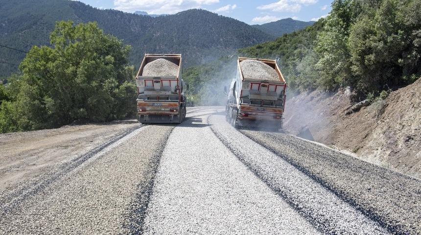 Mersin&rsquo;de yayla sezonu başladı asfalt &ccedil;alışmaları hız kazandı