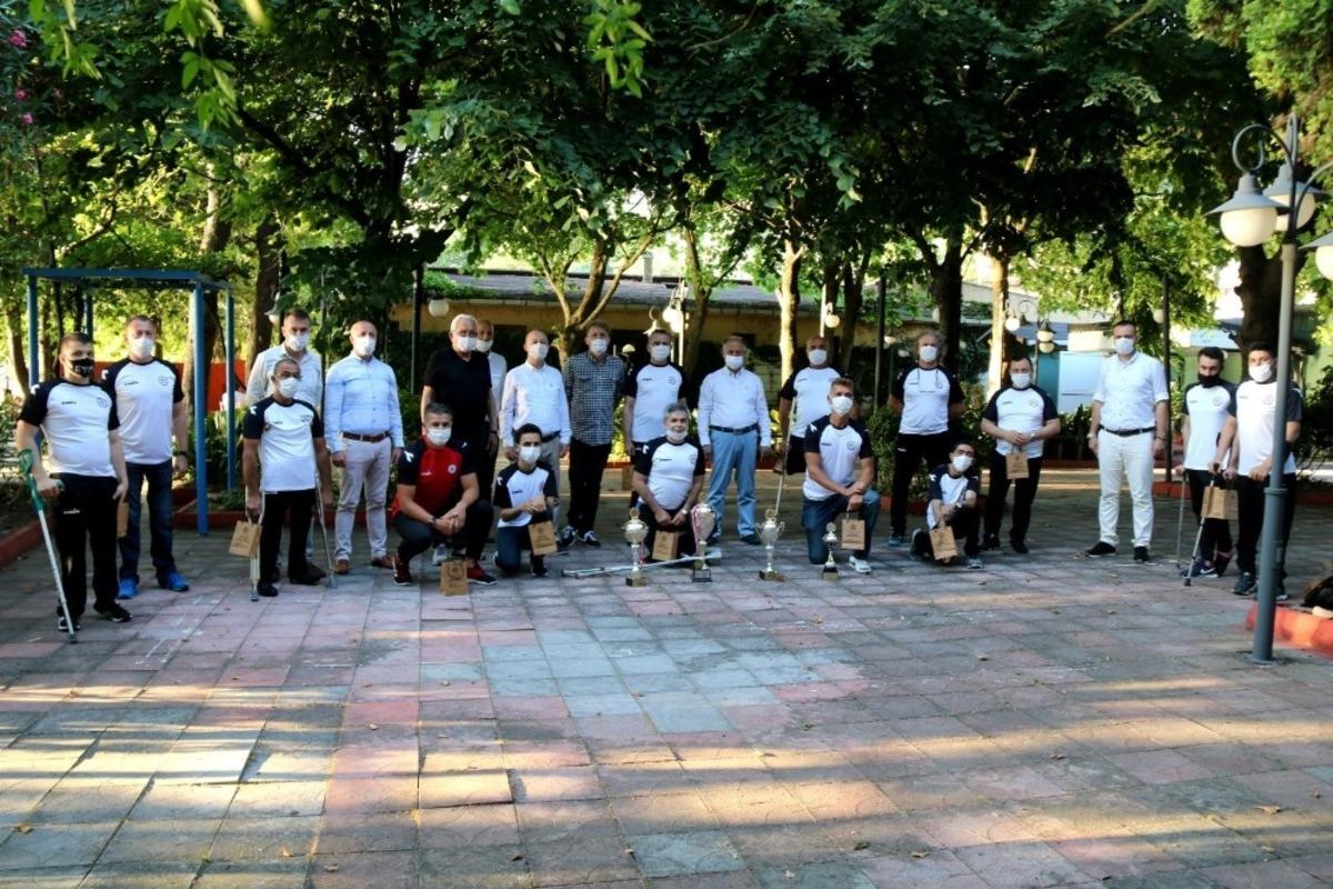 T&uuml;rkiye Şampiyonu paravolley takımı altınla &ouml;d&uuml;llendirildi