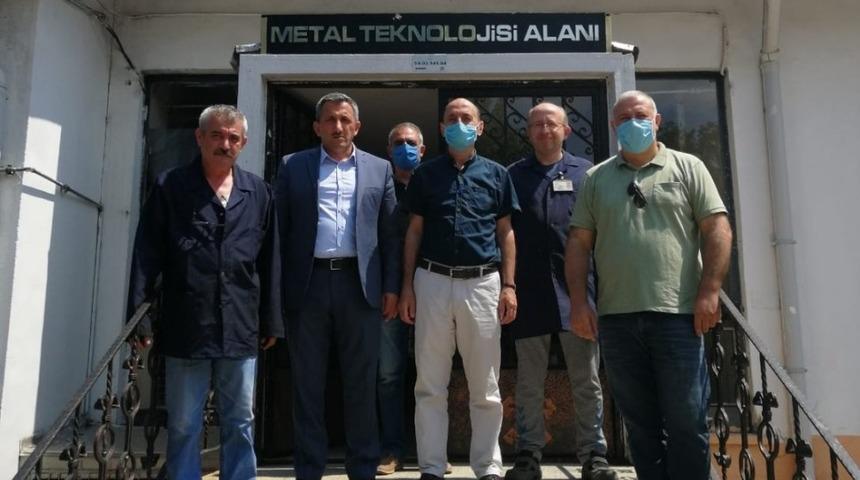 M&uuml;d&uuml;r Erdoğan dezenfektan aparatı &uuml;retimi &ccedil;alışmalarını inceledi