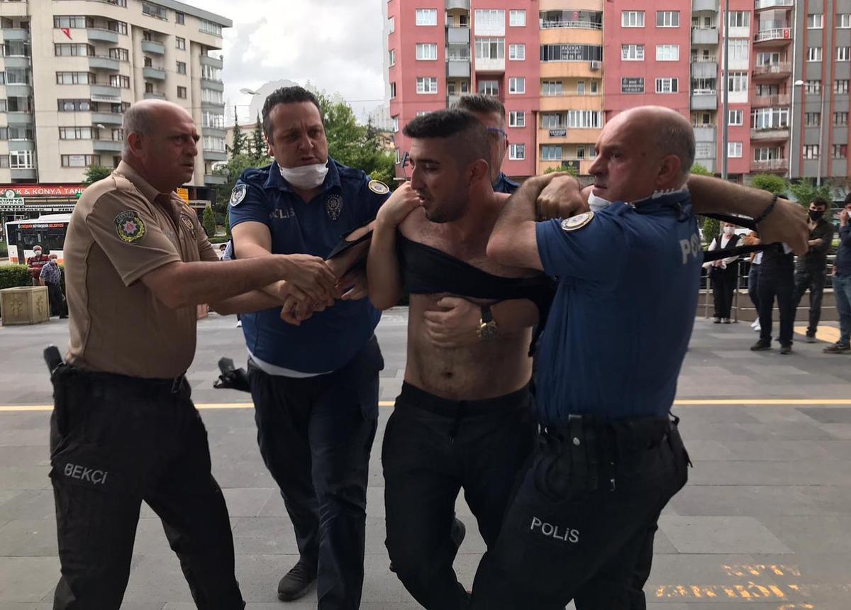 Hırsızlıktan aranan firari h&uuml;k&uuml;ml&uuml;, adliyede yakalandı