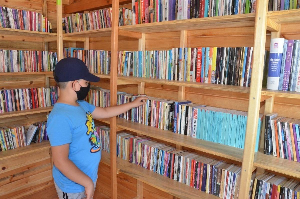 Kırıkkale&rsquo;de parkta kitap keyfi