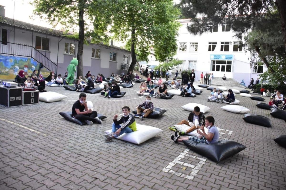 &Ccedil;ocuklar yazlık sinemayı &ccedil;ok sevdi