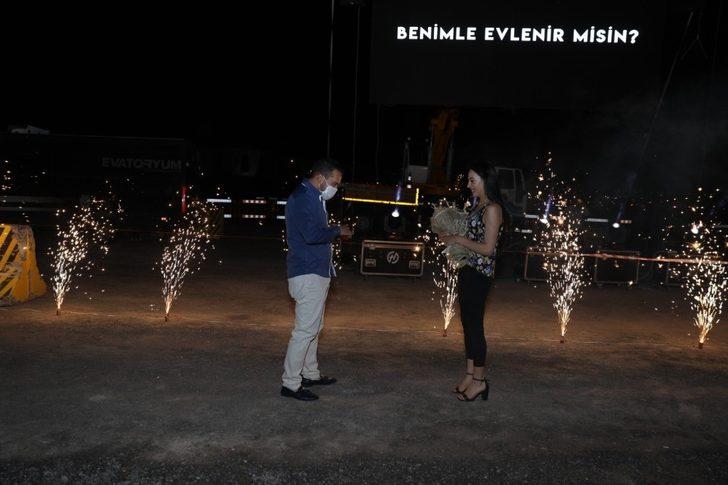 Melikgazi arabalı sinema günlerinde sürpriz evlilik teklifi G4