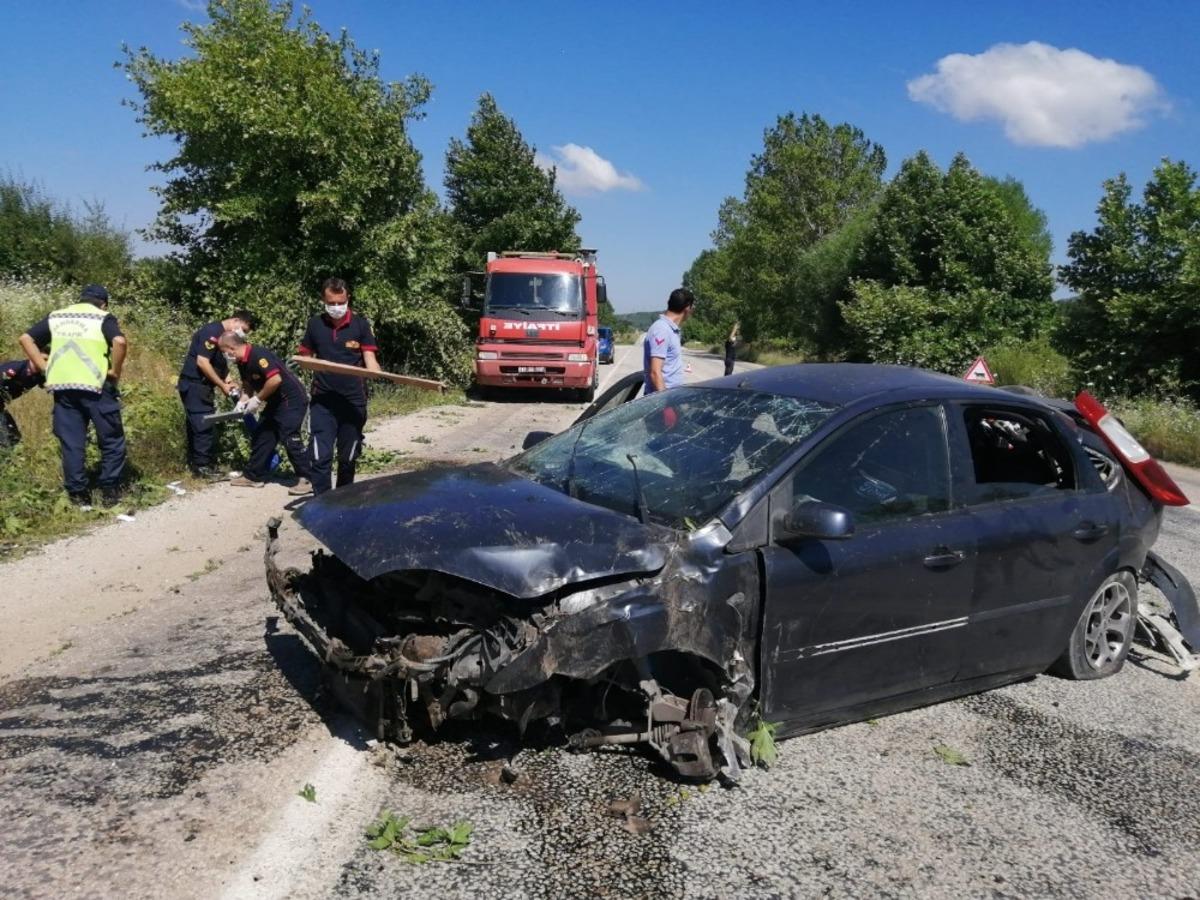 &Ccedil;anakkale&rsquo;de takla atan otomobilde 4 kişi yaralandı