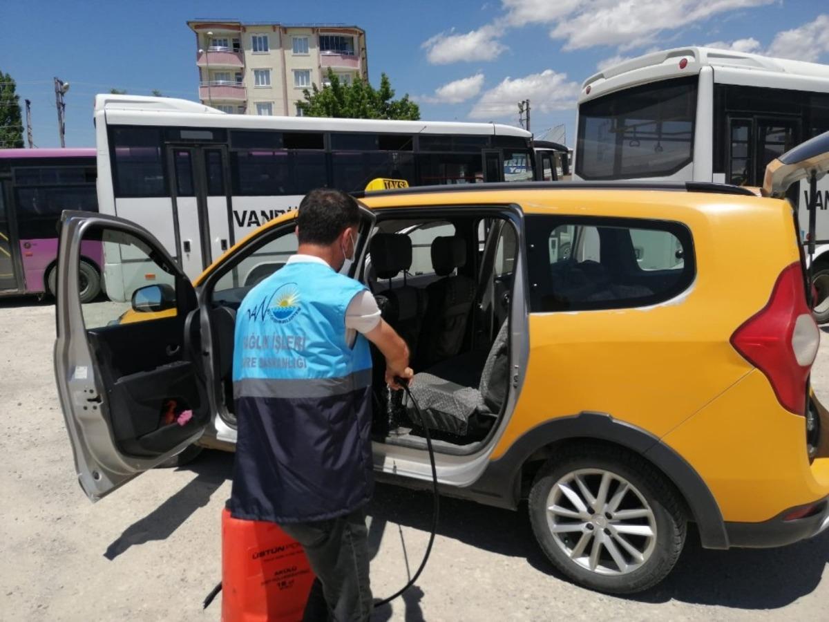 Van B&uuml;y&uuml;kşehir Belediyesinden dezenfekte &ccedil;alışması