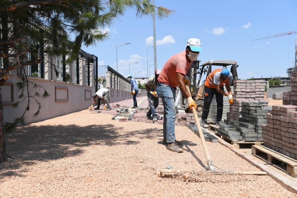 Konyaaltı&rsquo;na 15 bin metrekare parke taşı
