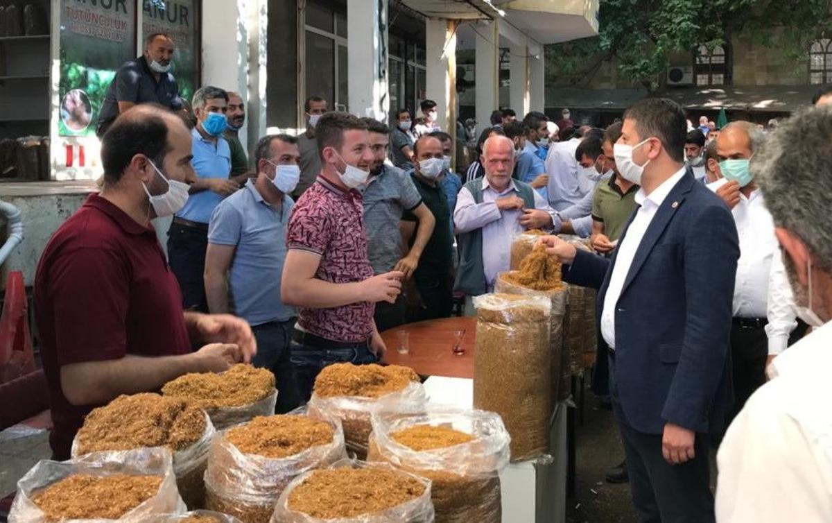 Milletvekili Tutdere, t&uuml;t&uuml;n &uuml;reticileri ve satıcılarıyla bir araya geldi