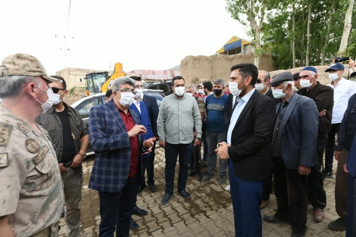 Vali Bilmez depremzedelerle bir araya geldi