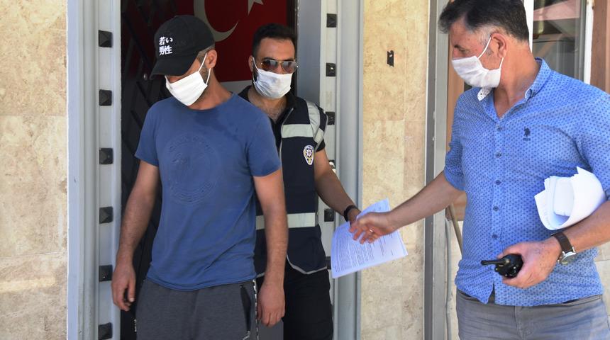 Tövbe edince polislerin yardım ettiği hırsız yine aynı suçtan yakalandı