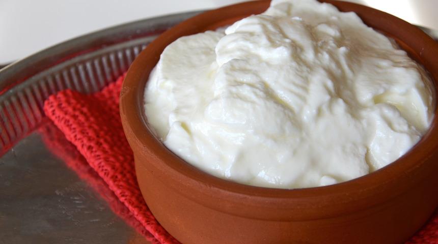 Yoğurt k&uuml;r&uuml; nasıl hazırlanır? Limon ve pul biber ekleyerek zayıflamak m&uuml;mk&uuml;n m&uuml;?
