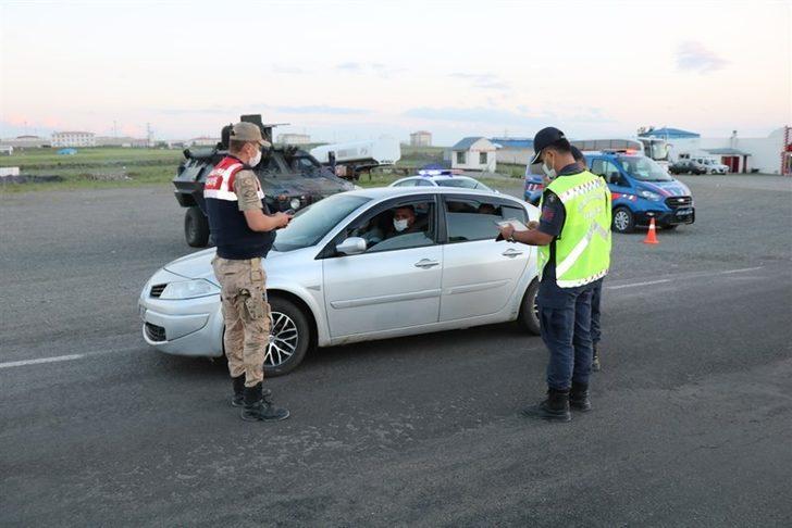 Kars’ta jandarmadan radarlı hız kontrolü G3