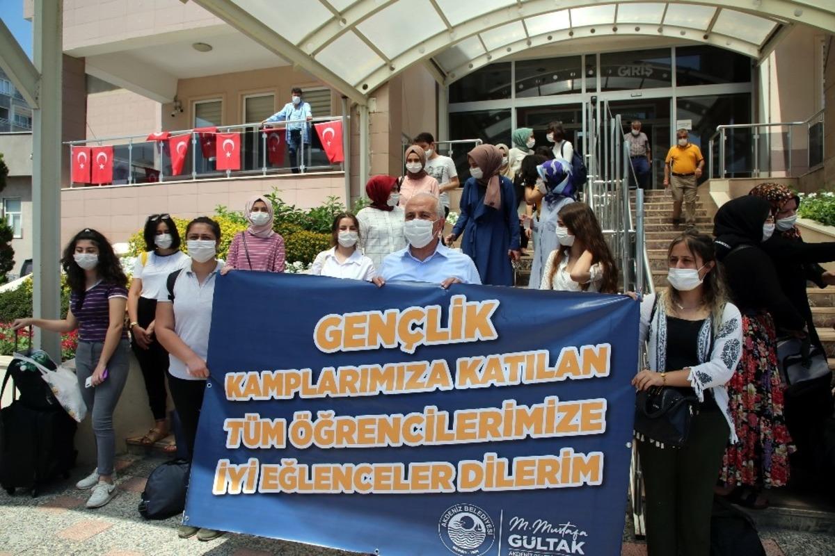 Başarılı &ouml;ğrenciler yaz kampı ile &ouml;d&uuml;llendirildi