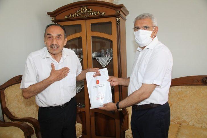 Cumhurbaşkanı Erdoğan’ın emanetini Güder teslim etti G1