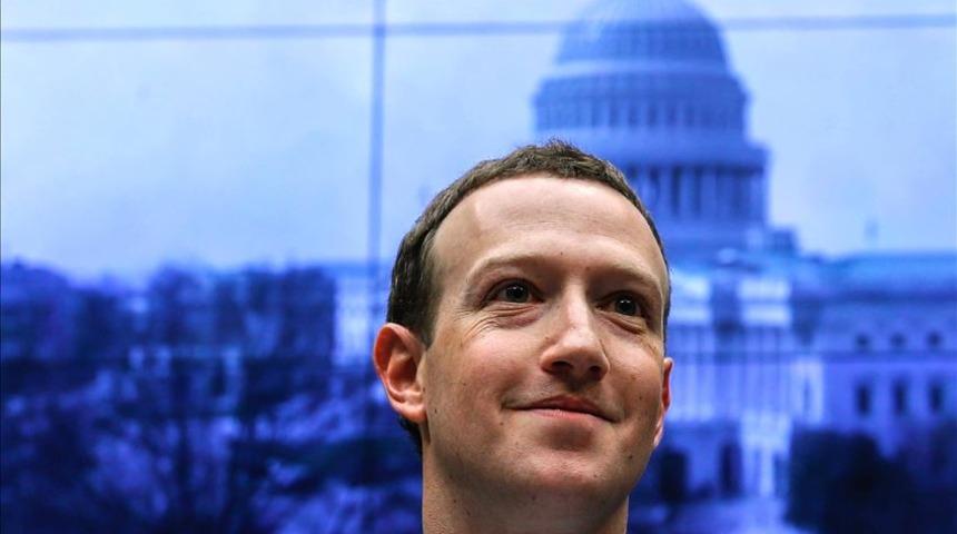 Facebook boykotu yayılıyor: Starbucks da Facebook'u boykot etme kararı aldı!