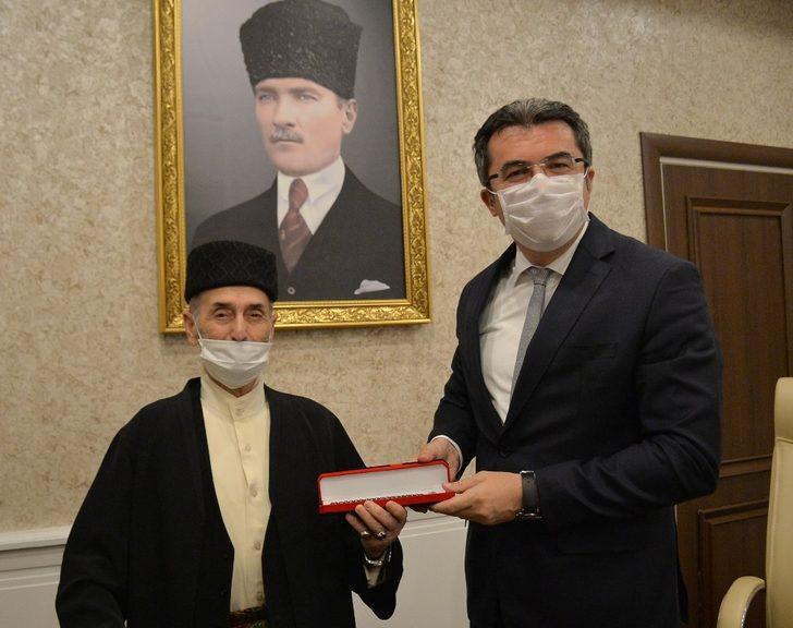 Erzurumlu Dadaş Necati, Vali Memiş’i duygulandırdı G4